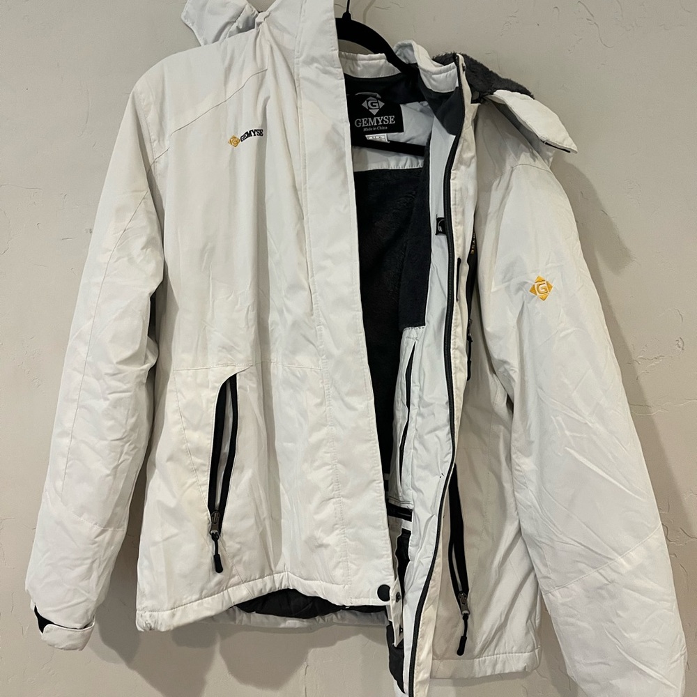 GENYSE White Winter Jacket